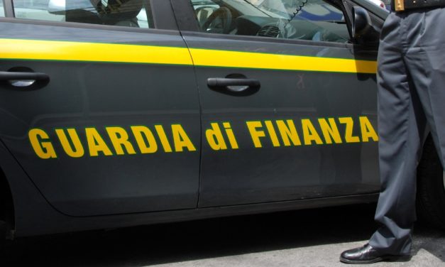 LA GUARDIA DI FINANZA AL PORTO TURISTICO DI CAPRI