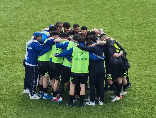 CAPRI ANACAPRI PAREGGIA 1-1 CONTRO L’ATLETICO PAGANI Con i playoff in cassaforte, la squadra di Staiano brilla a tratti ma ottiene il pareggio nel finale di gara.